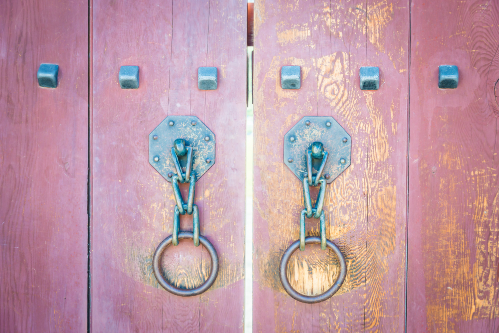 ¿Qué es mejor una manivela de porcelana, de latón o con swarovski para las puertas?