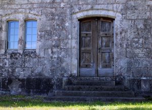 Los tipos de puertas más empleados en los hogares y sus diferencias